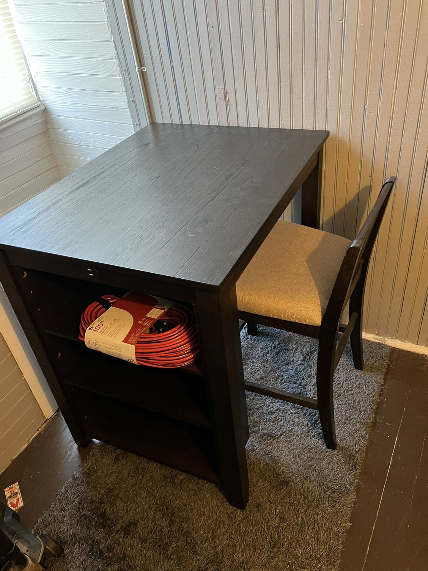 Desk With 2 Chairs