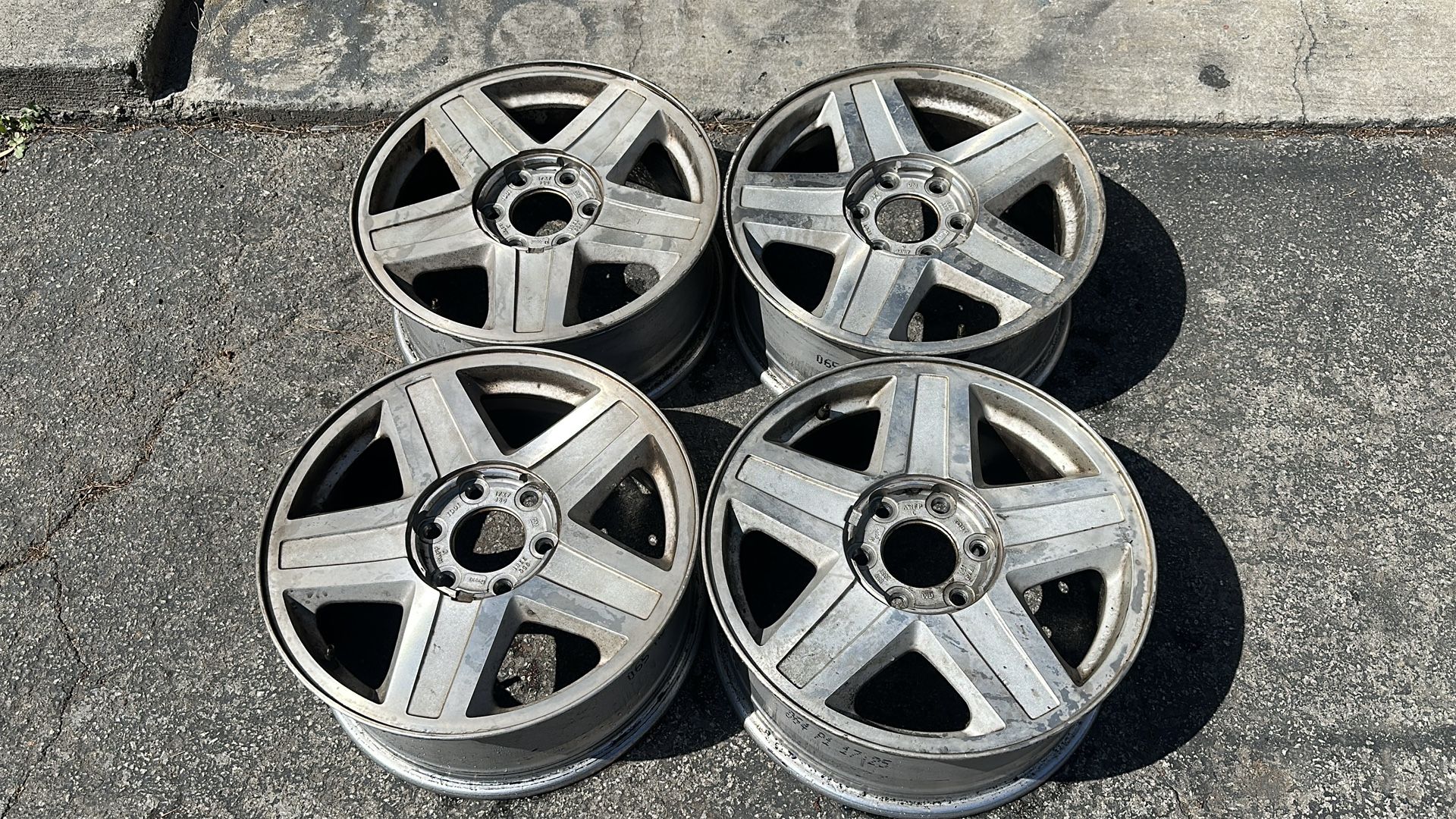 Chevy Trailblazer 17 inch aluminum wheels 6 on 127mm-