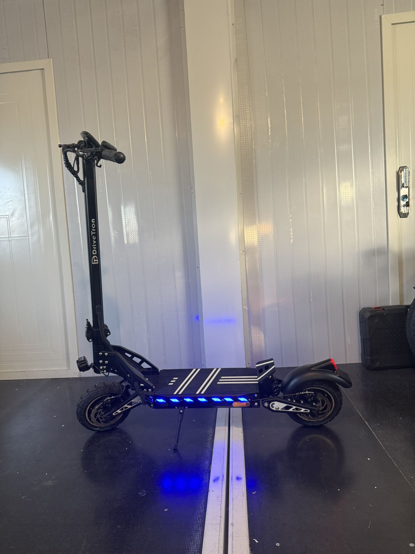 Dual motor high speed electric scooter