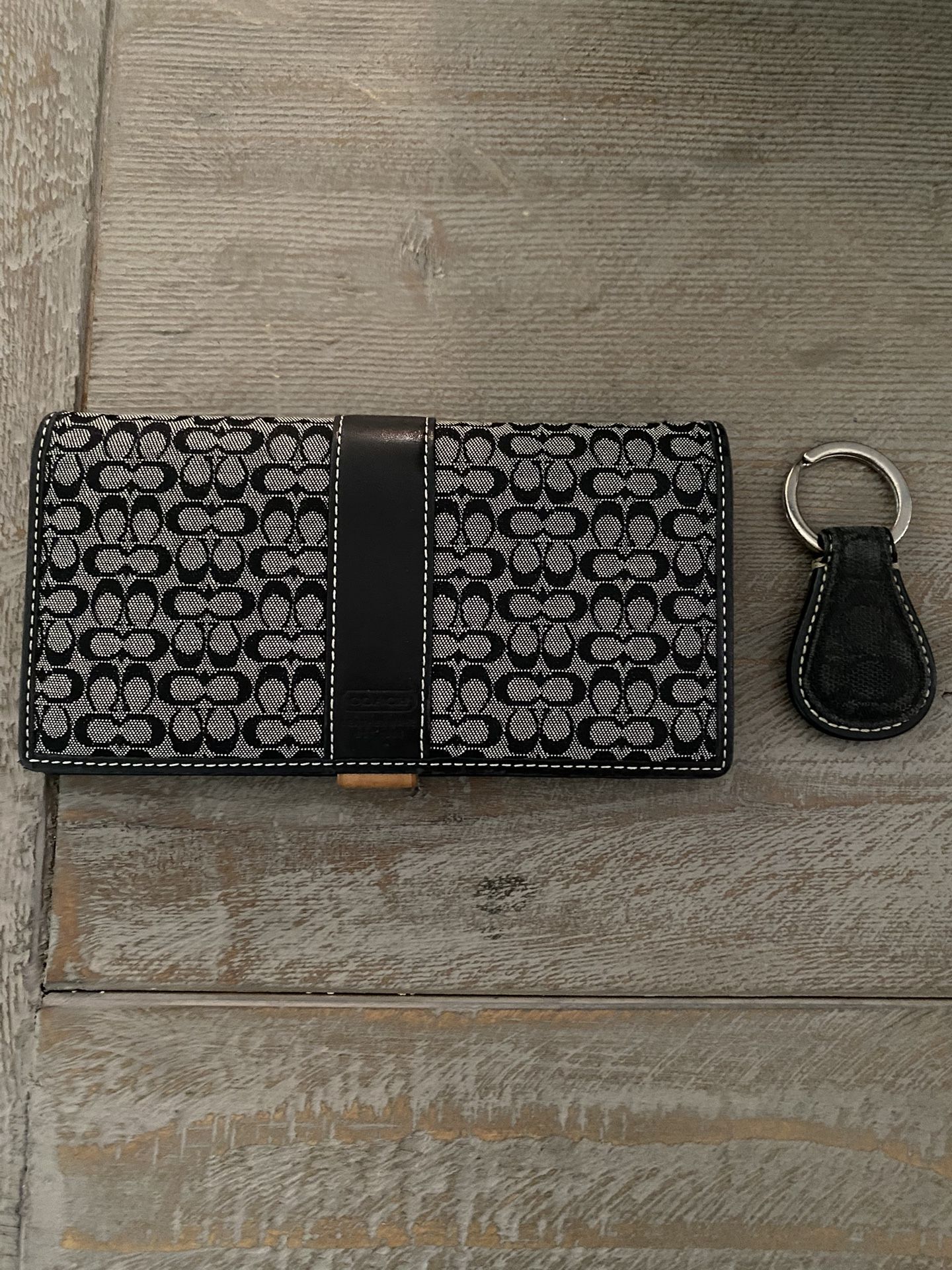 Coach| Bifold Checkbook & Keychain|Black