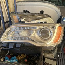 Driver Side Headlight For Chrysler 300