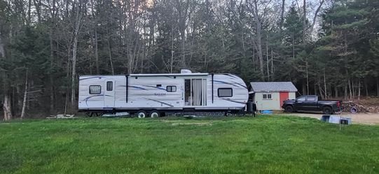 32 ft Beautiful camping trailer