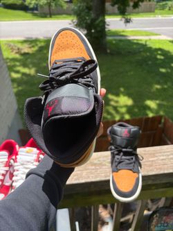 Air Jordan 1 Mid SE "Back Flax" Varsity Red Sail