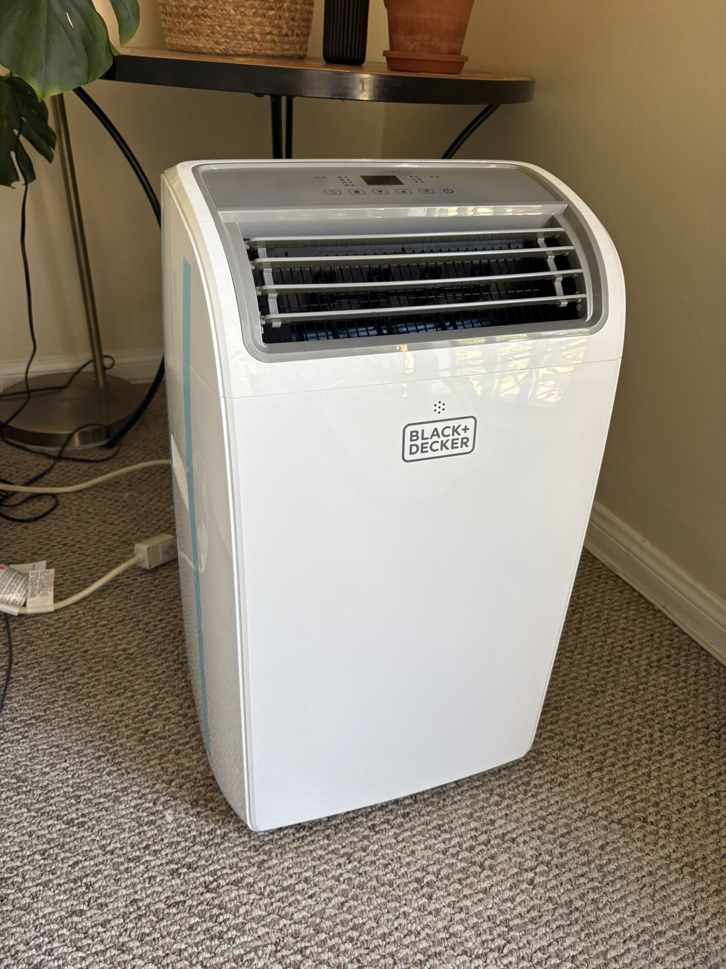Black and Decker Standing AC Unit