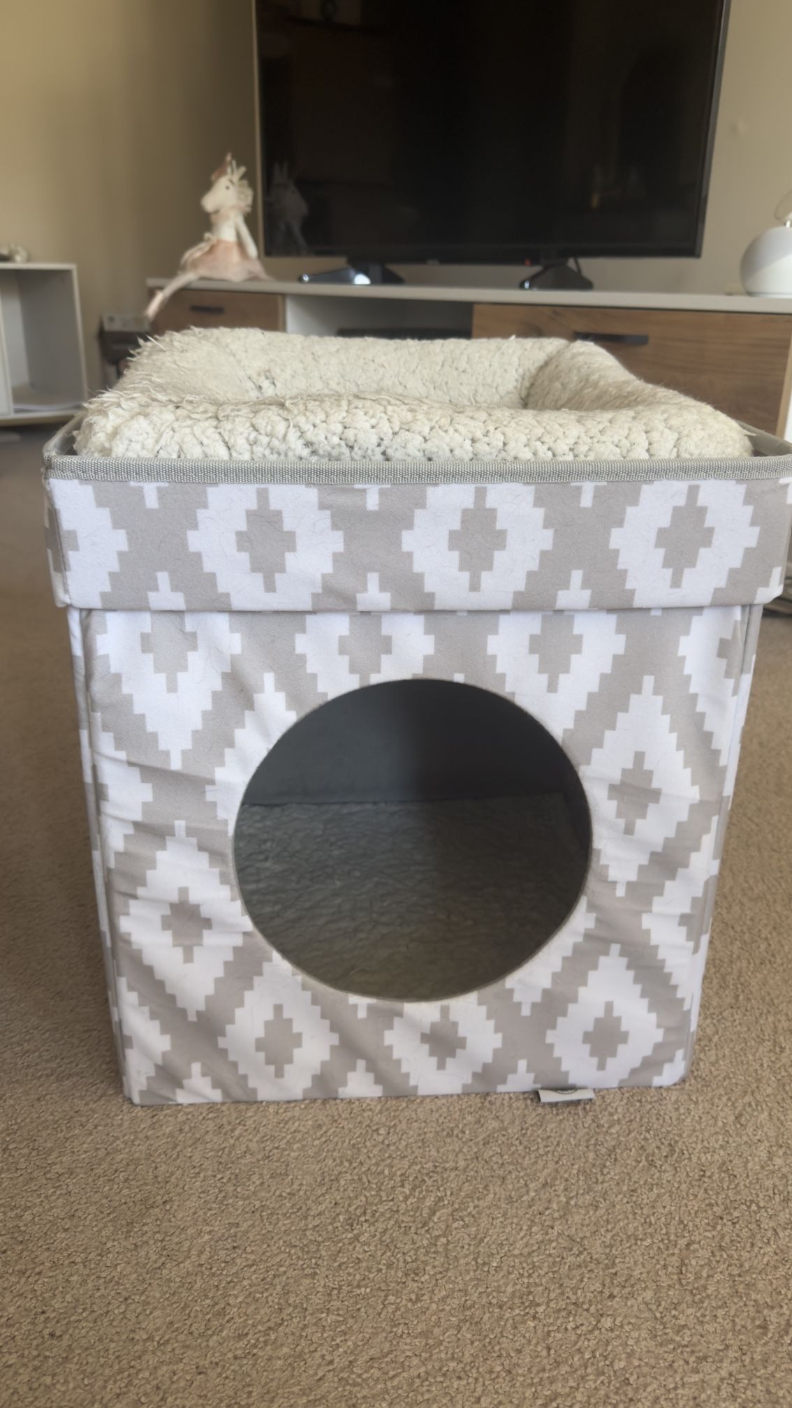 Large cat cube bed  19.55” height 16.5”width