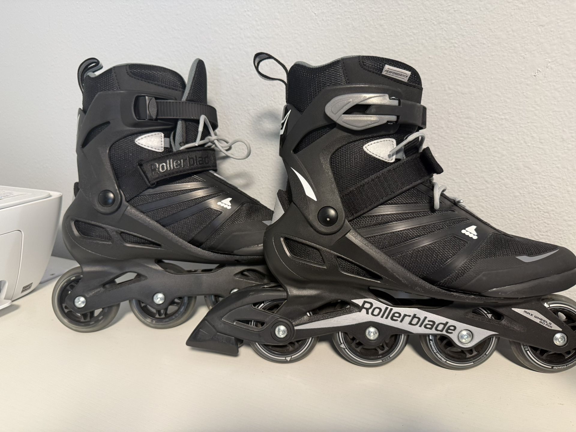 Skates Like New Size 10. 50$