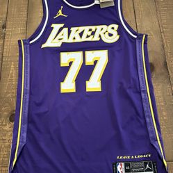 Authentic Luka Doncic LA Lakers New Statement Edition Nike ADV Jersey Mens Size 40 Small