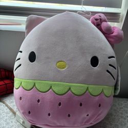 Hello kitty strawberry squish mallow 🍓