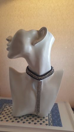 Very pretty choker with silver jewelry