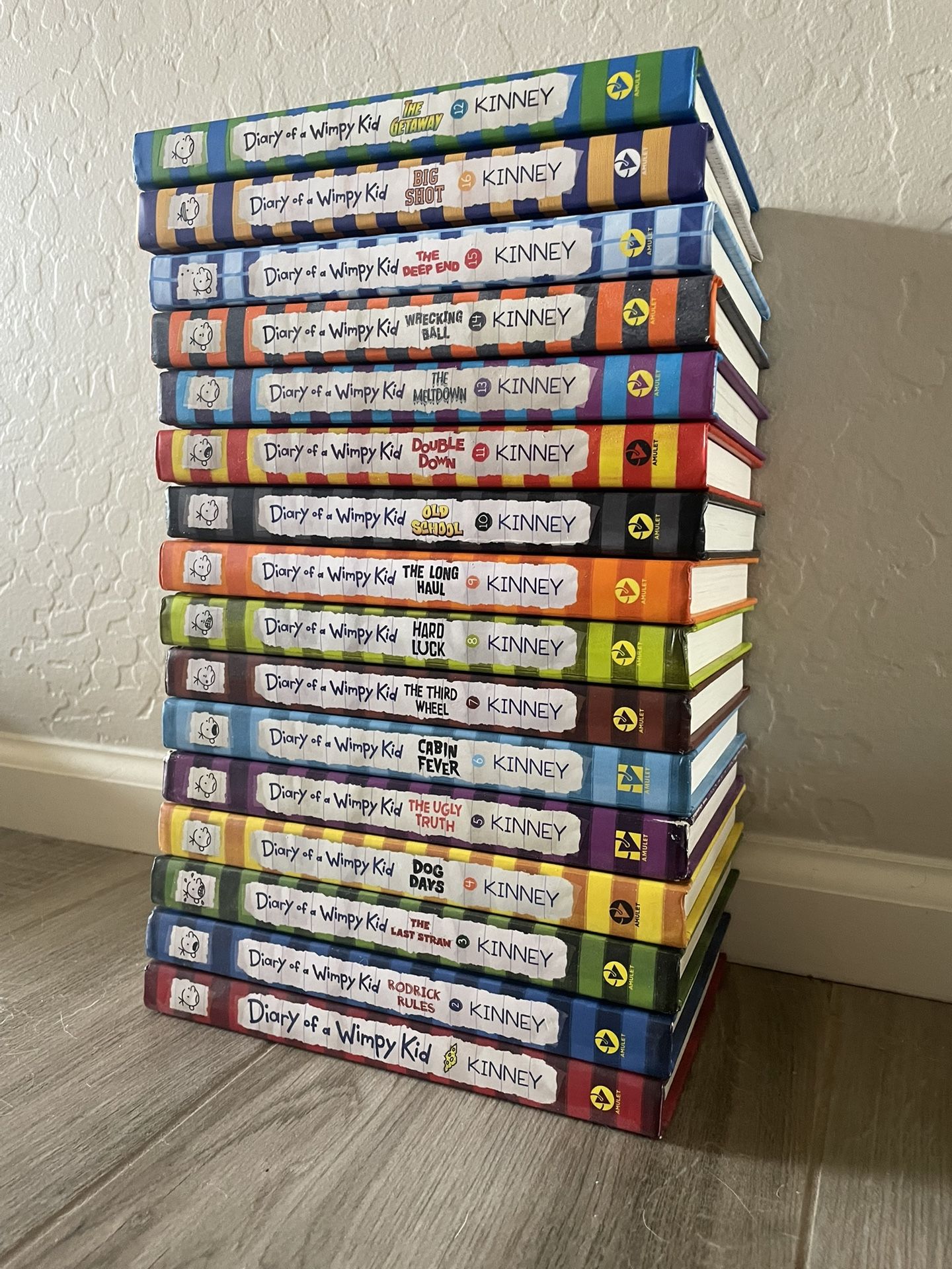 Set of 16 books - Diary of a Wimpy Kid
