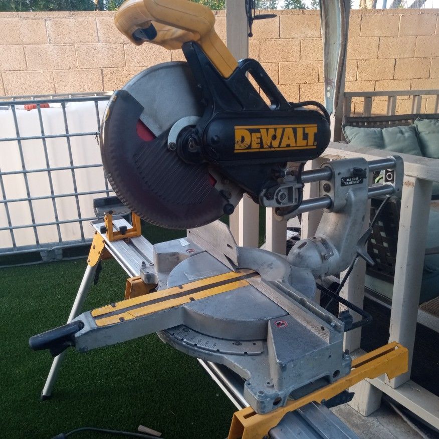 DeWalt Miter Saw With Stand 