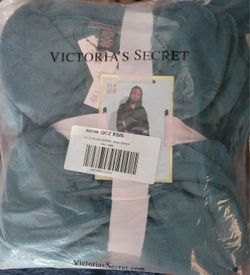 Victoria's Secret Cozy Short Plush Bath Robe