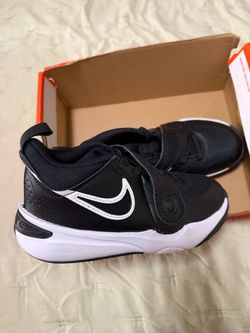 Nike Team Hustle D 11 PS Kids Size 13C