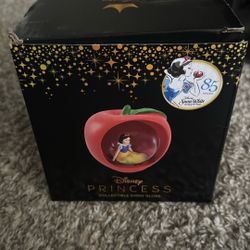 Snow White Snowglobe 