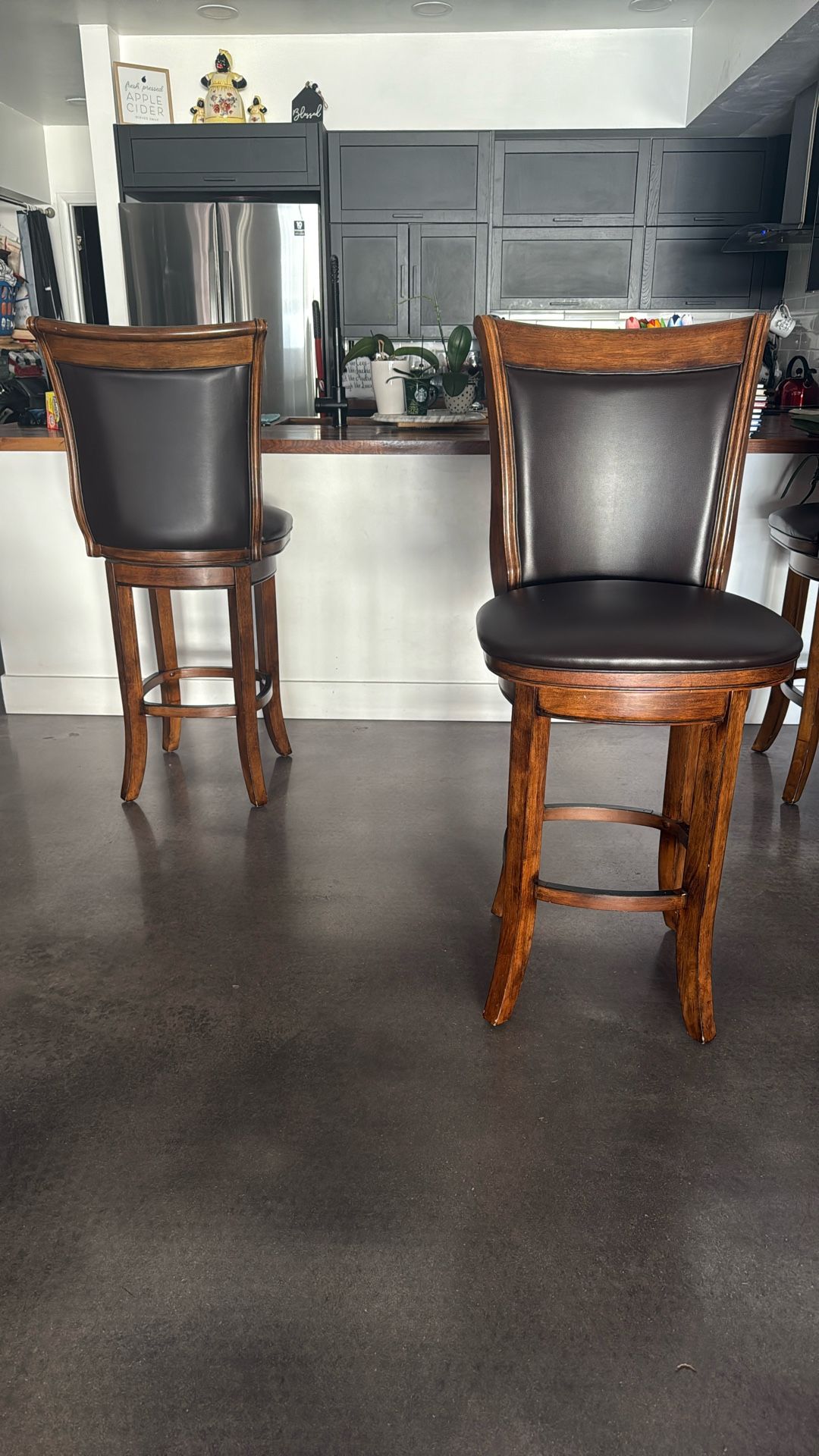 3 Bar stools