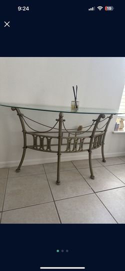 Elegant Glass Console Table – Metal Base Entryway Accent