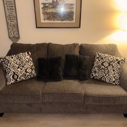Sofa & Loveseat Set + Pillows – Excellent Condition
