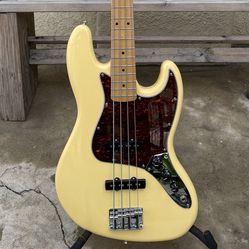 Like New Fender Jazz Bass For Sale