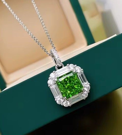 925 Sterling Silver Brilliant Green Cubic Zirconium Pendant Necklace  [PEN252]