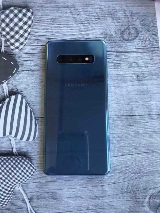 Samsung galaxy s10plus(128gb)unlocked,excellent condition with warranty