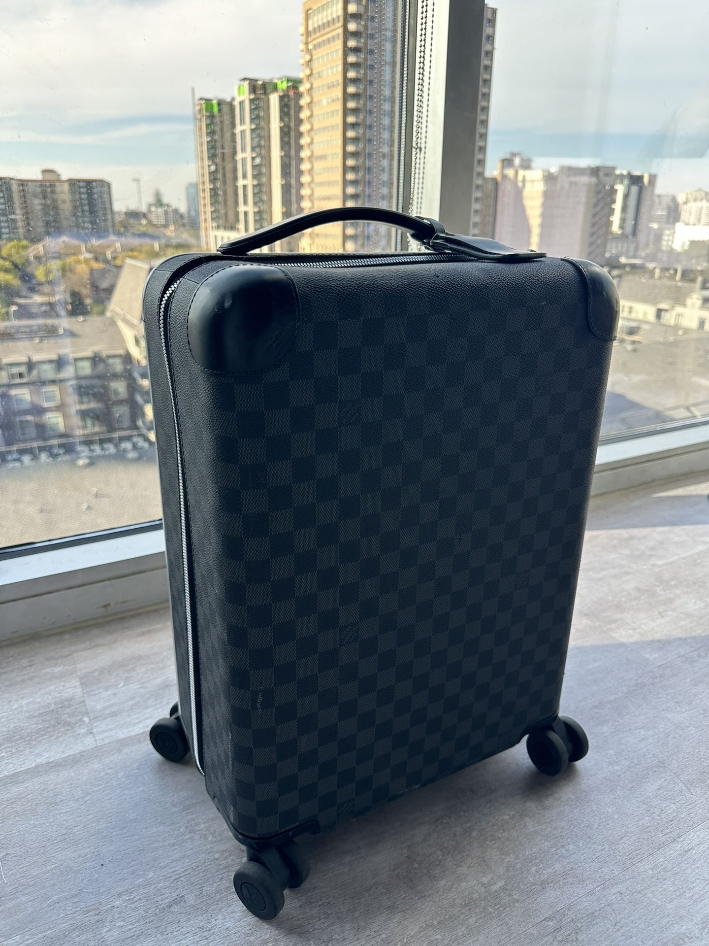 100% Authentic Louis Vuitton Suitcase Roller