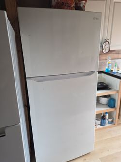LG White Top-Freezer Refrigerator