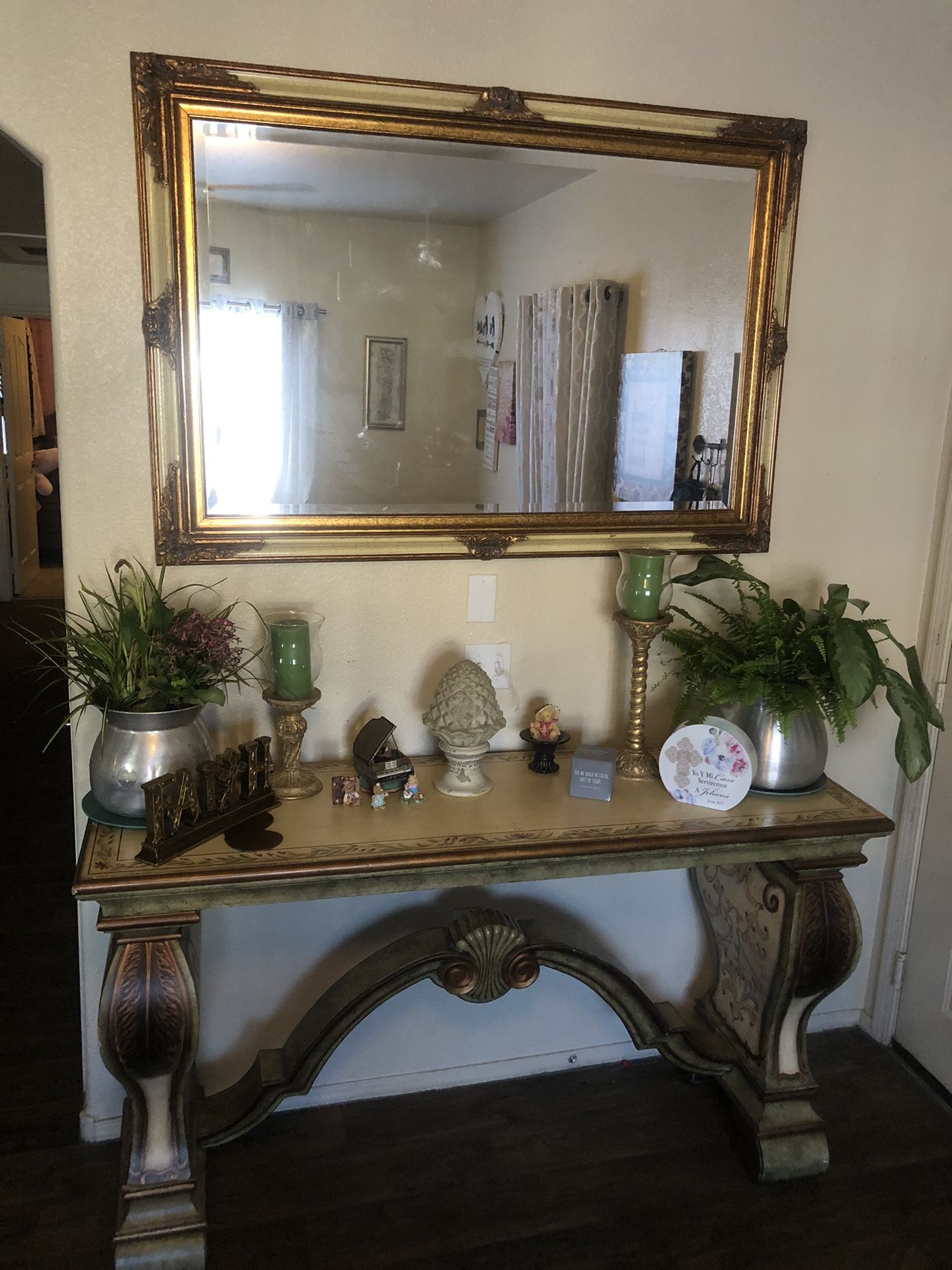 Entry Table & Mirror