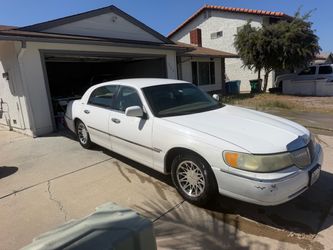 2000 Lincoln Towncar