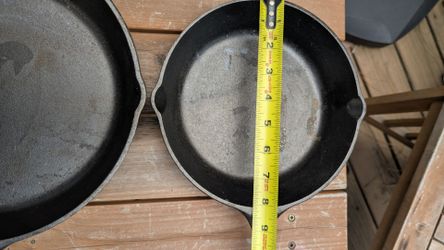Cast iron skillets set of 3