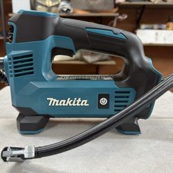 Makita 18V LXT Lithium-Ion Inflator 