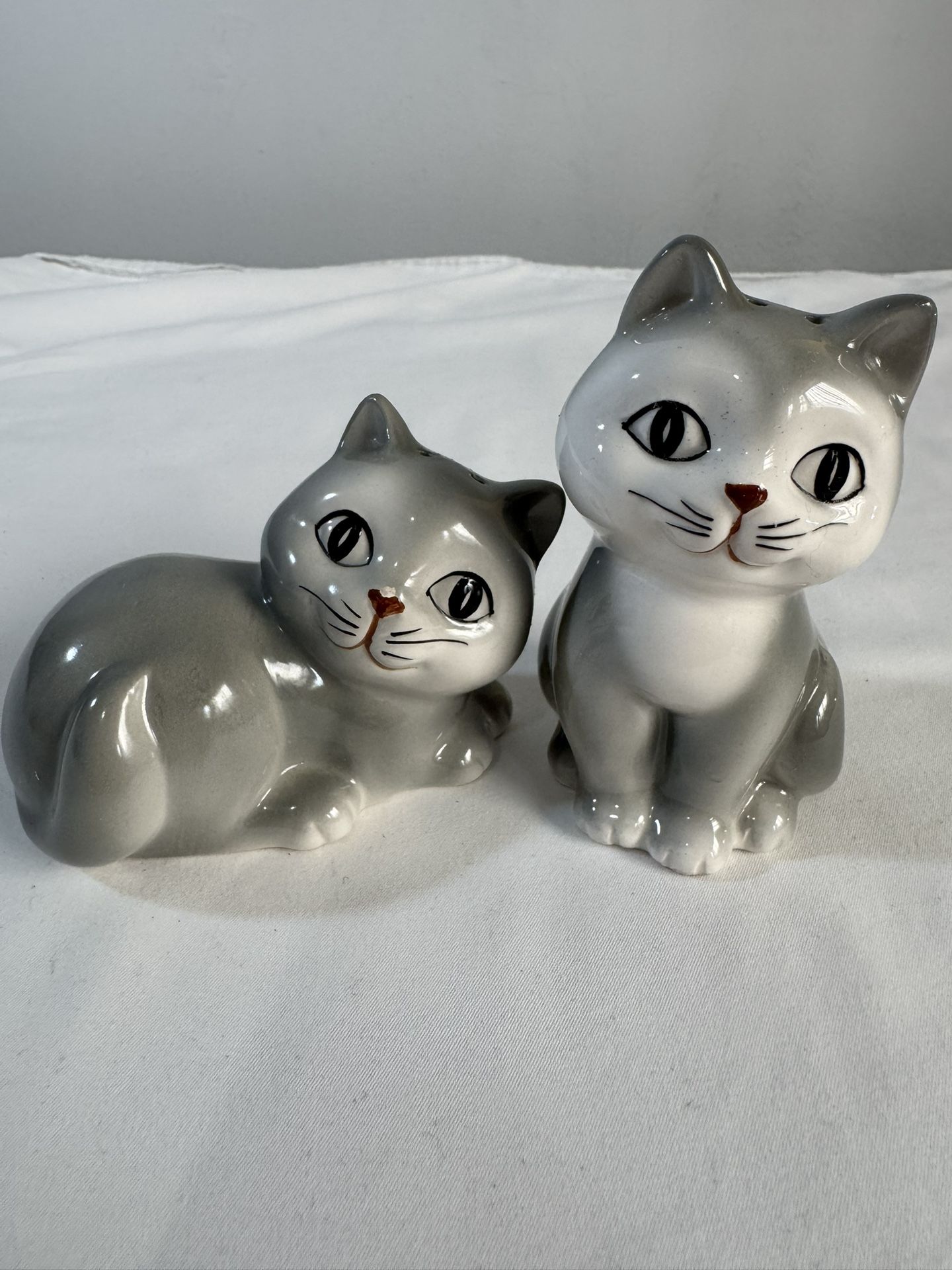 1982 Vintage Otagiri Japan Cat Salt and Pepper Shakers, Pair of Gray Kittens