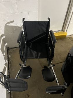 Wheel Chair With Two Leg Lifts Barely Used.