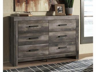 Ashley’s Furniture Wynnlow 6 drawer dresser