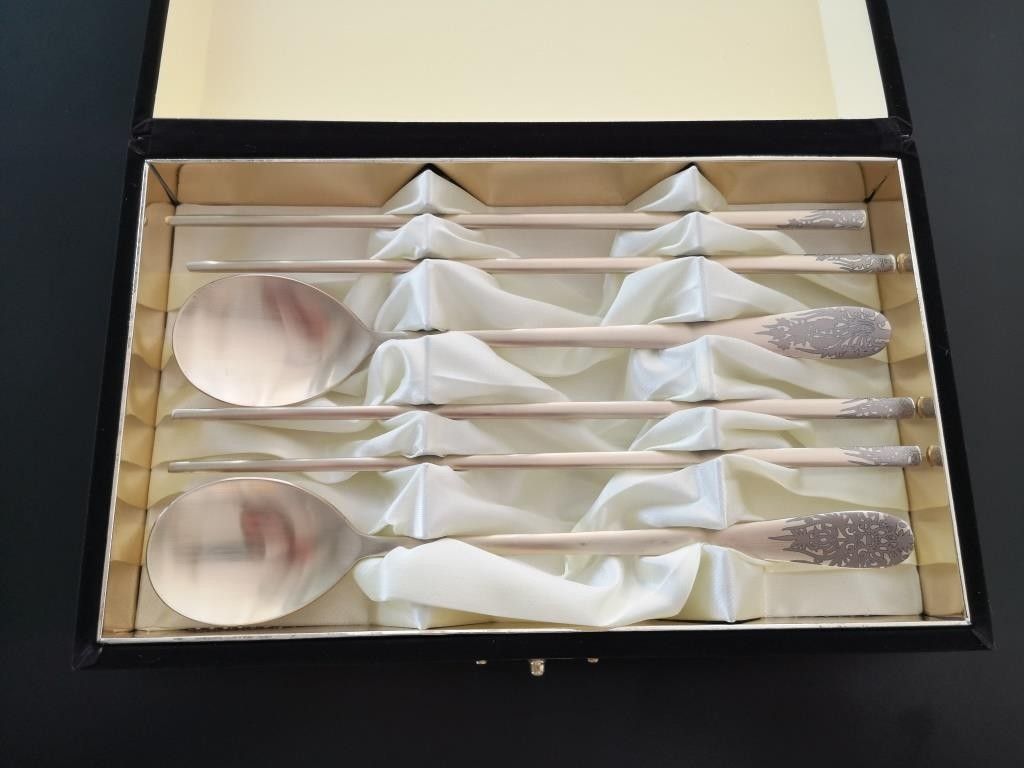 Gold Diadem Ornaments Spoon and Chopsticks set from Museum of Korea