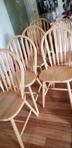 Beautiful Beveled Glass Dining Table with 6 wood chair's