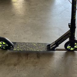 Madd Gear Aero 150 Kick Folding Scooter