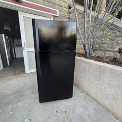 Refrigerator Black! 30 In Wide! Good Condition! Kenmore! Delivery Available! 