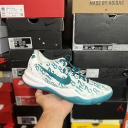 DS Kobe 8 Protro Radiant Emerald sizes 11,11.5