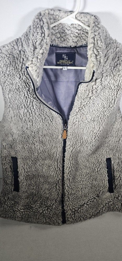 SIMPLY SOUTHERN Sherpa Women's Vest. Size Large