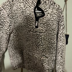 Title Neck Sweatshirt 