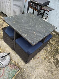 Outdoor Wicker Table And Stools