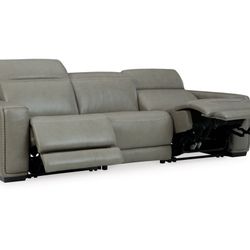 FOR SALE – Luxury Dual Power Leather Reclining Sofa – Like New!
