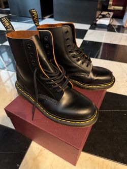 Dr. Martens 1460 Vintage 8 Eye Unisex Boots