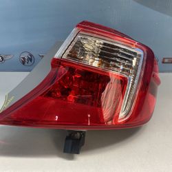 2012-2014 TOYOTA CAMRY RH TAIL LIGHT 