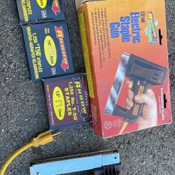 Electric staple gun with staples