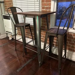 Industrial-Style Breakfast Bar / Workstation Table And Chairs. 