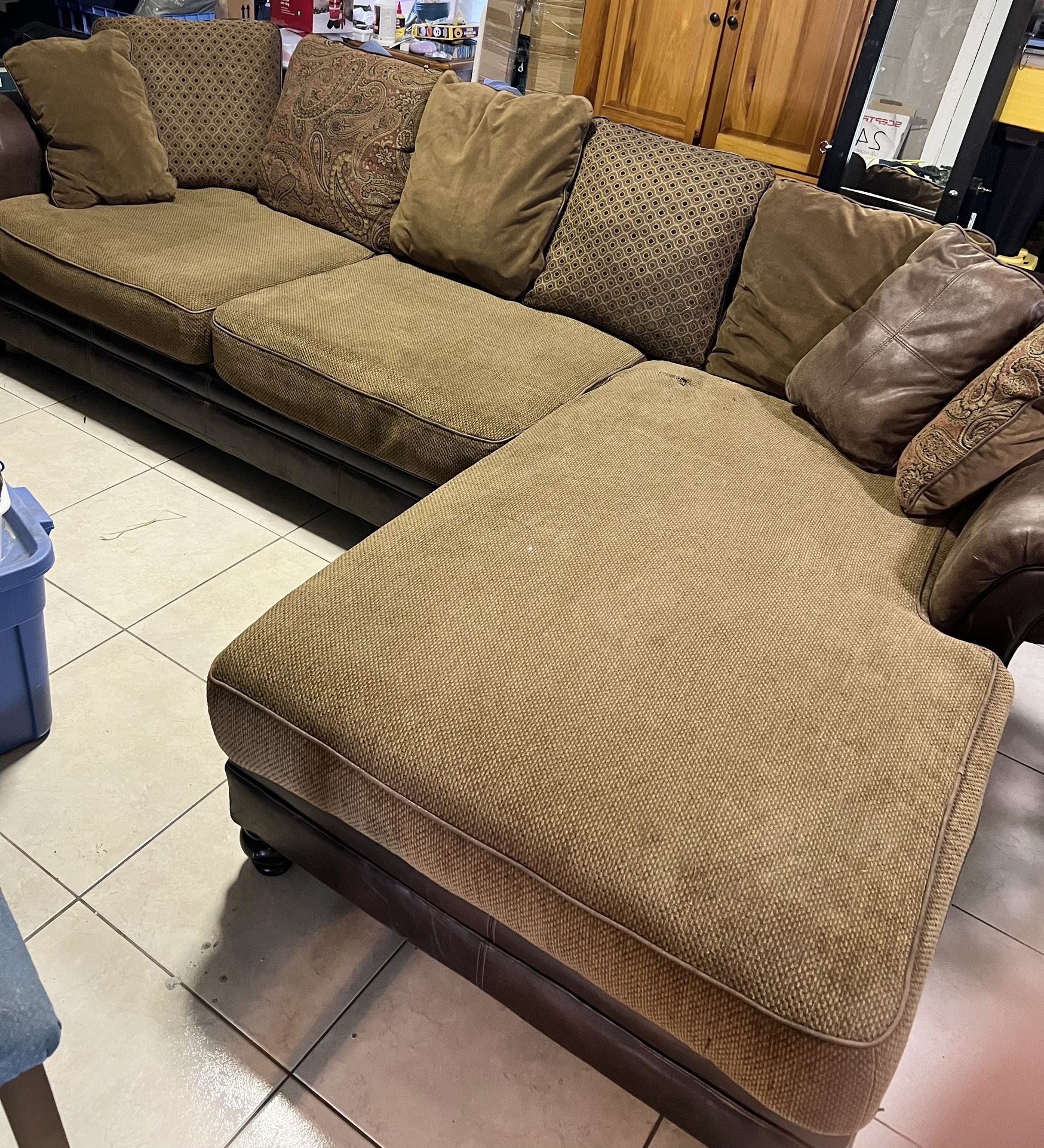 Large Sectional Soda With Chaise