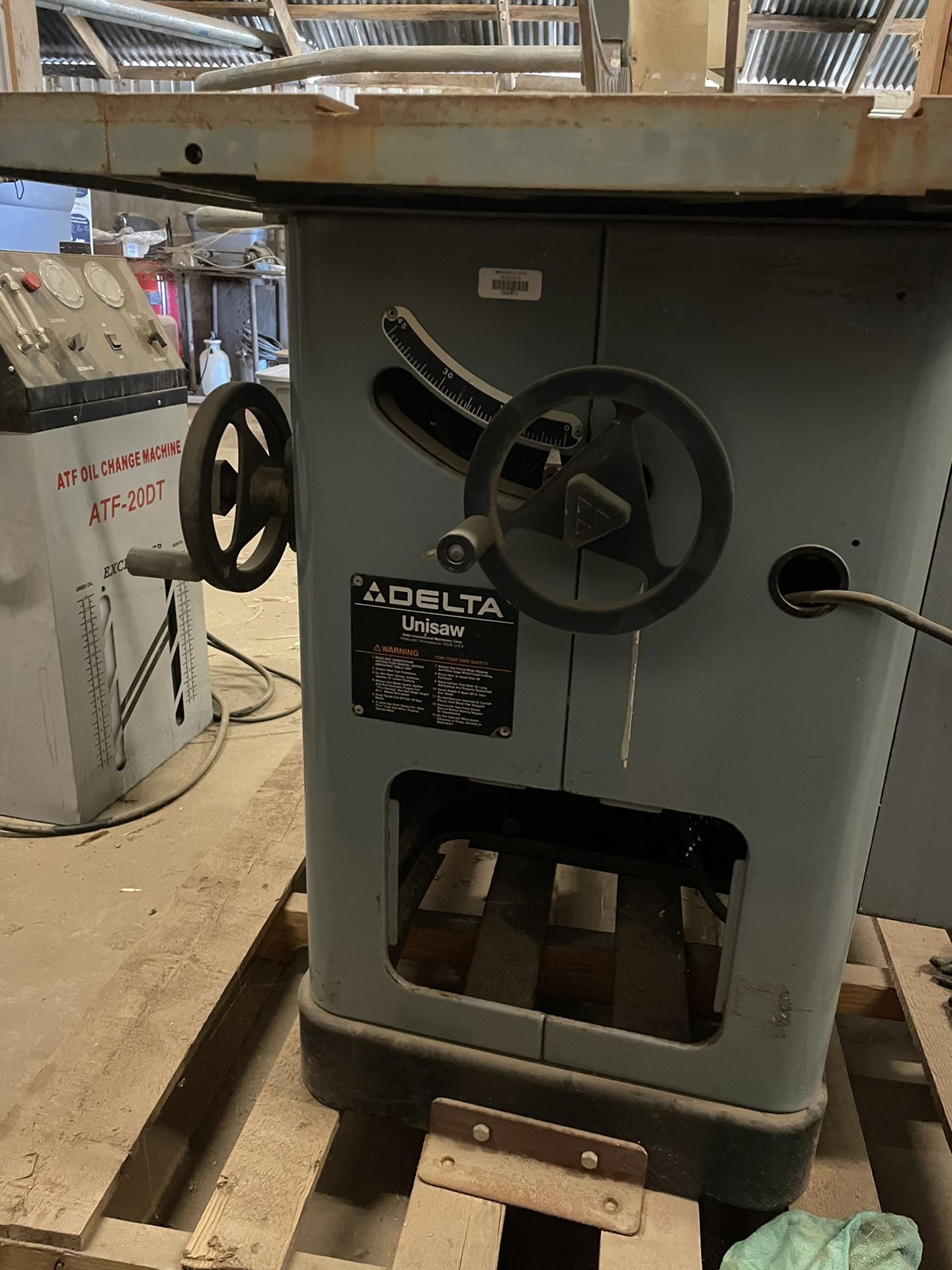 Delta Saw Table