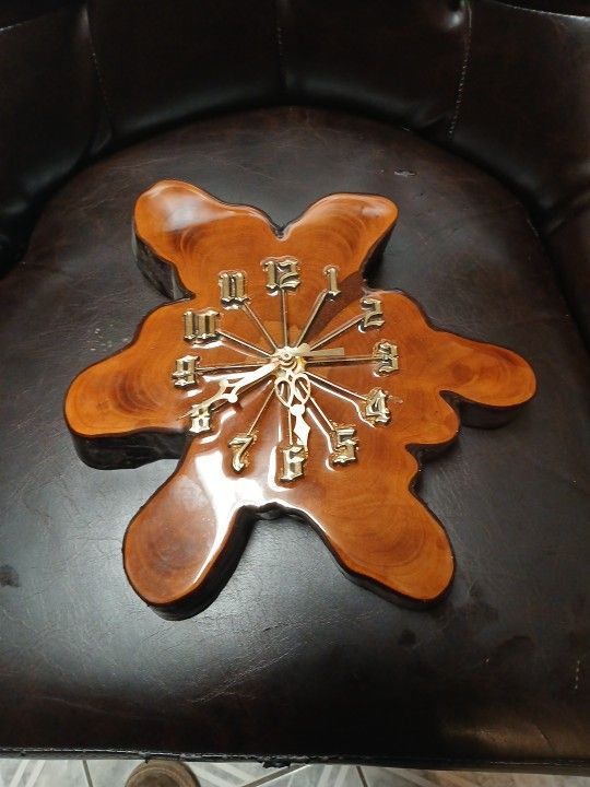 burlwood clock