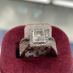 10k White Gold Diamond Ring